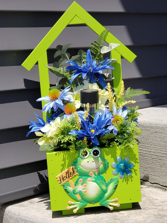Solar light flower box Frog