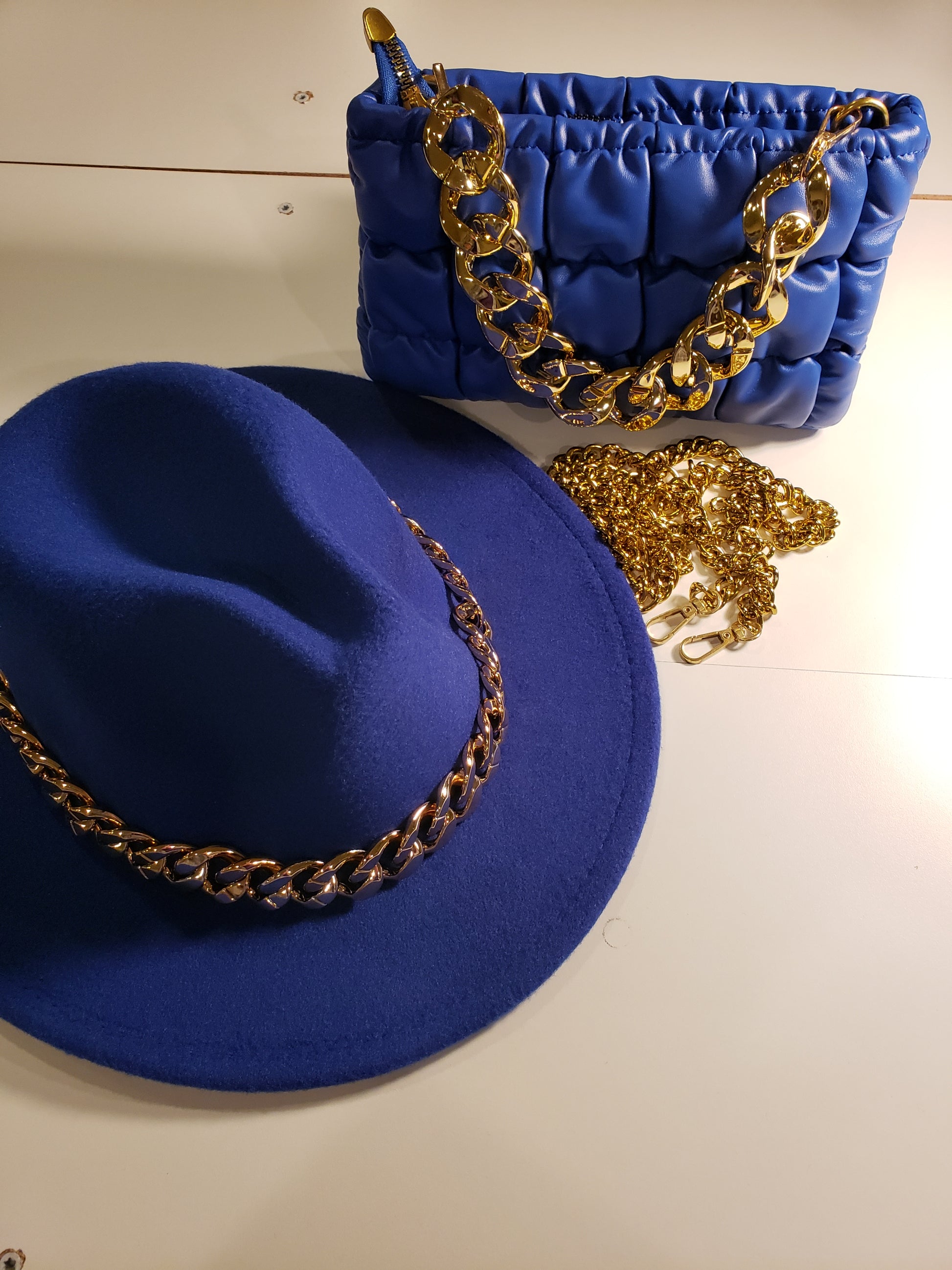 Women Casual Chain Design Solid Color Shoulder Handle Bag And Jazz Hat Set.  1 Full pocket on inside.  Colors may look slightly different due to picture.