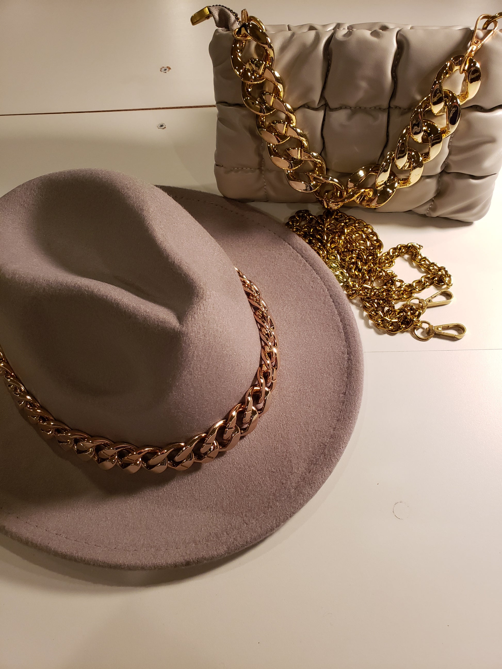 Women Casual Chain Design Solid Color Shoulder Handle Bag And Jazz Hat Set.  1 Full pocket on inside.  Colors may look slightly different due to picture.